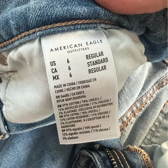 Like new AE Dreamy Drape High-Waisted Cargo Baggy Wide-Leg Jean. Size 6 regular - Picture 5 of 7